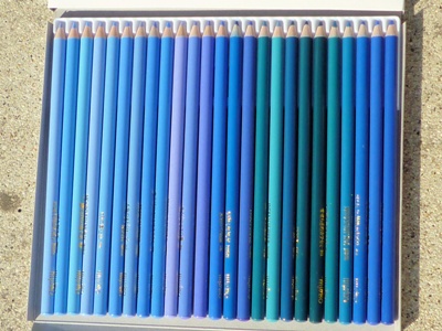 500色の色鉛筆 青系 １５ てくてく歩く