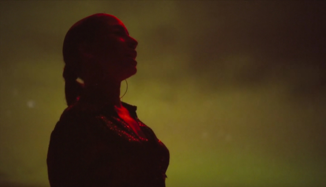 シャーデー（Sade）「PV - Soldier Of Love」（2010）_e0042361_23565533.jpg
