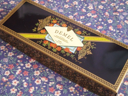 デメルのお菓子のパッケージ Der Liebling 蚤の市フリークの雑貨手帳