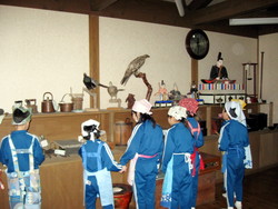 服間小学校の子供達が大豆料理を体験しました_e0061225_1011490.jpg