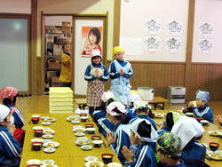 服間小学校の子供達が大豆料理を体験しました_e0061225_10225721.jpg