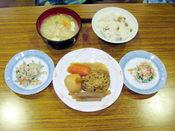 服間小学校の子供達が大豆料理を体験しました_e0061225_1031453.jpg