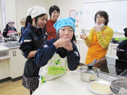 南中山小学校5年生の子供達が米粉パン作りを体験しました_e0061225_1420485.jpg