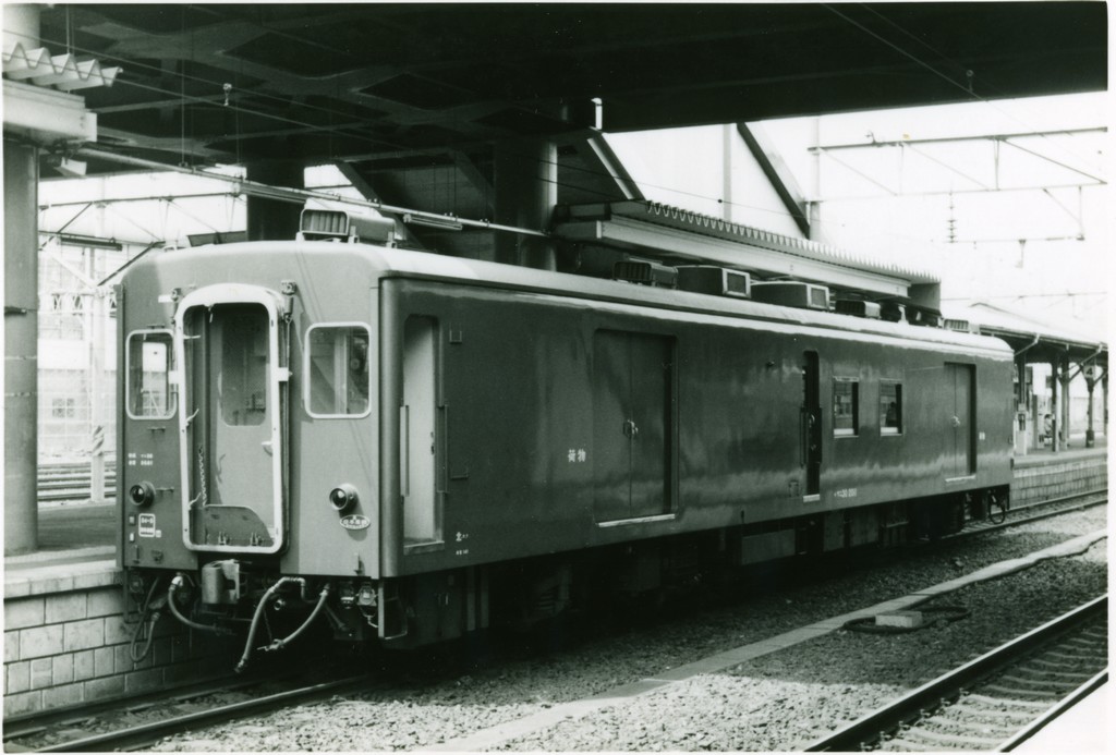 現金輸送車 マニ30 2011_f0203926_16531724.jpg