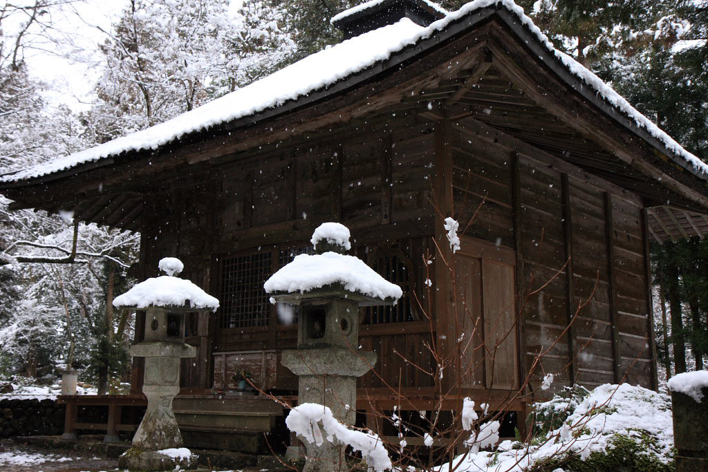 　　雪の降る参道から　１_f0129465_72315.jpg