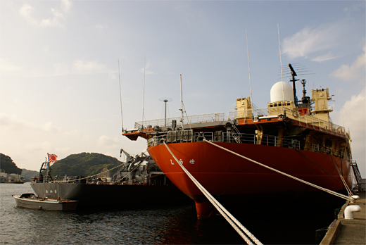 『YOKOSUKA軍港めぐり』砕氷艦「しらせ5002」号さんの旅立ち（前編）_e0150566_095872.jpg