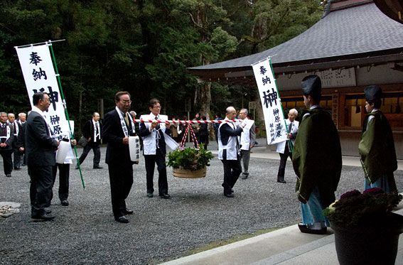 献枝祭で神宮へ_b0145296_179439.jpg