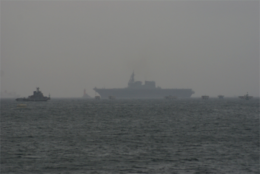 『YOKOSUKA軍港めぐり』平成22年建国記念日横須賀満艦飾_c0147123_030347.jpg