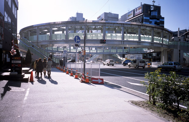 円形歩道橋_e0109735_22504726.jpg