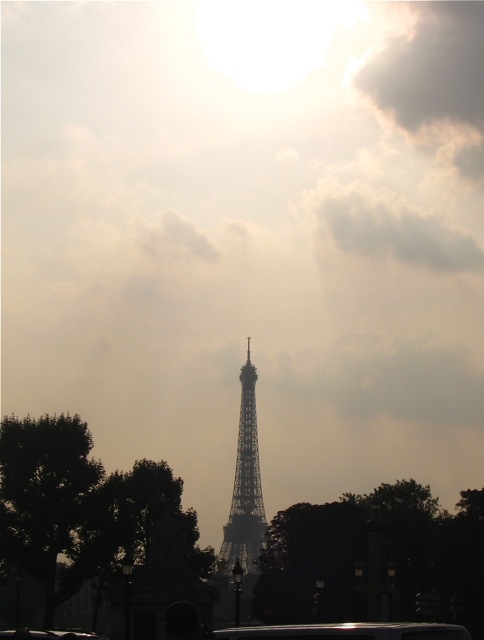革命広場から見えるエッフェル塔　Eiffel Tower regarder de Place de la Concorde_a0169938_21592239.jpg