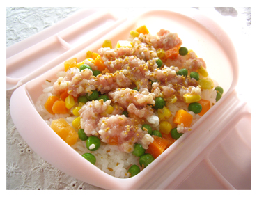 ペティートでバレンタインなオムライス弁当_c0103827_10255179.jpg