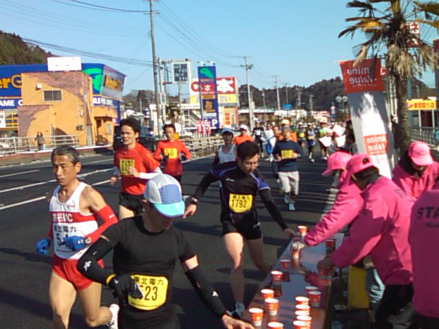 いわきサンシャインマラソン第一給水所_e0068696_10564966.jpg