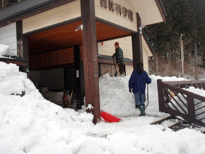 除雪の助っ人トラックター_e0148077_1645924.gif