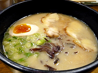 だんだん家@春日 ★☆ (醤油鶏骨ラーメン&味噌鶏骨ラーメン(+背脂)そして緊急報告)_f0080612_23313225.jpg