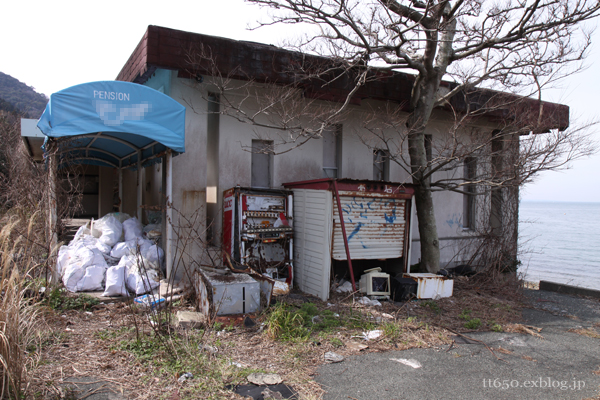 愛知県 廃墟 ペンション その1 650の排気管 愛知県 廃墟 ペンション その1 650の排気管