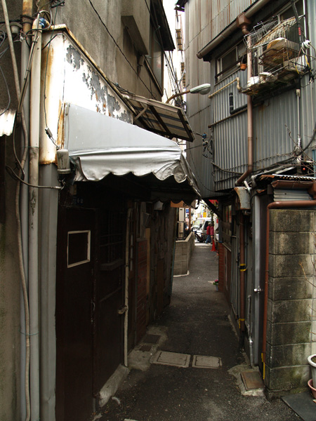 路地裏の狭い道 旅の記憶 街の記録