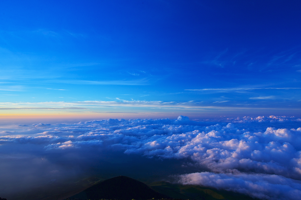 富士山からの雲海と御来光！_a0165125_1742969.jpg