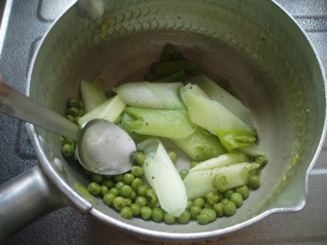 ＜イギリス料理・レシピ＞ 長ネギとグリーンピースのレモンバター風味【Leek and Peas in Lemon Butter】_e0038047_1014129.jpg