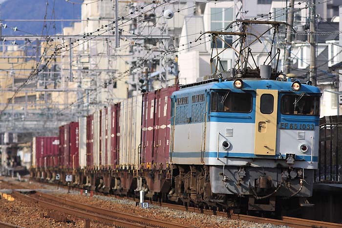 72レ Ef65 1136 さくら夙川 73レ Ef65 1033 芦屋 線路脇の小道