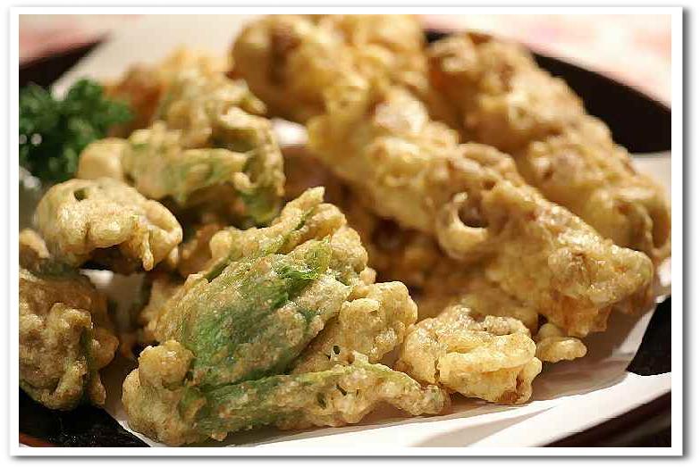 晩ご飯は和食です。金目鯛の煮付け／フキノトウと竹輪の天麩羅／切干煮付けなど。_b0033423_16512597.jpg