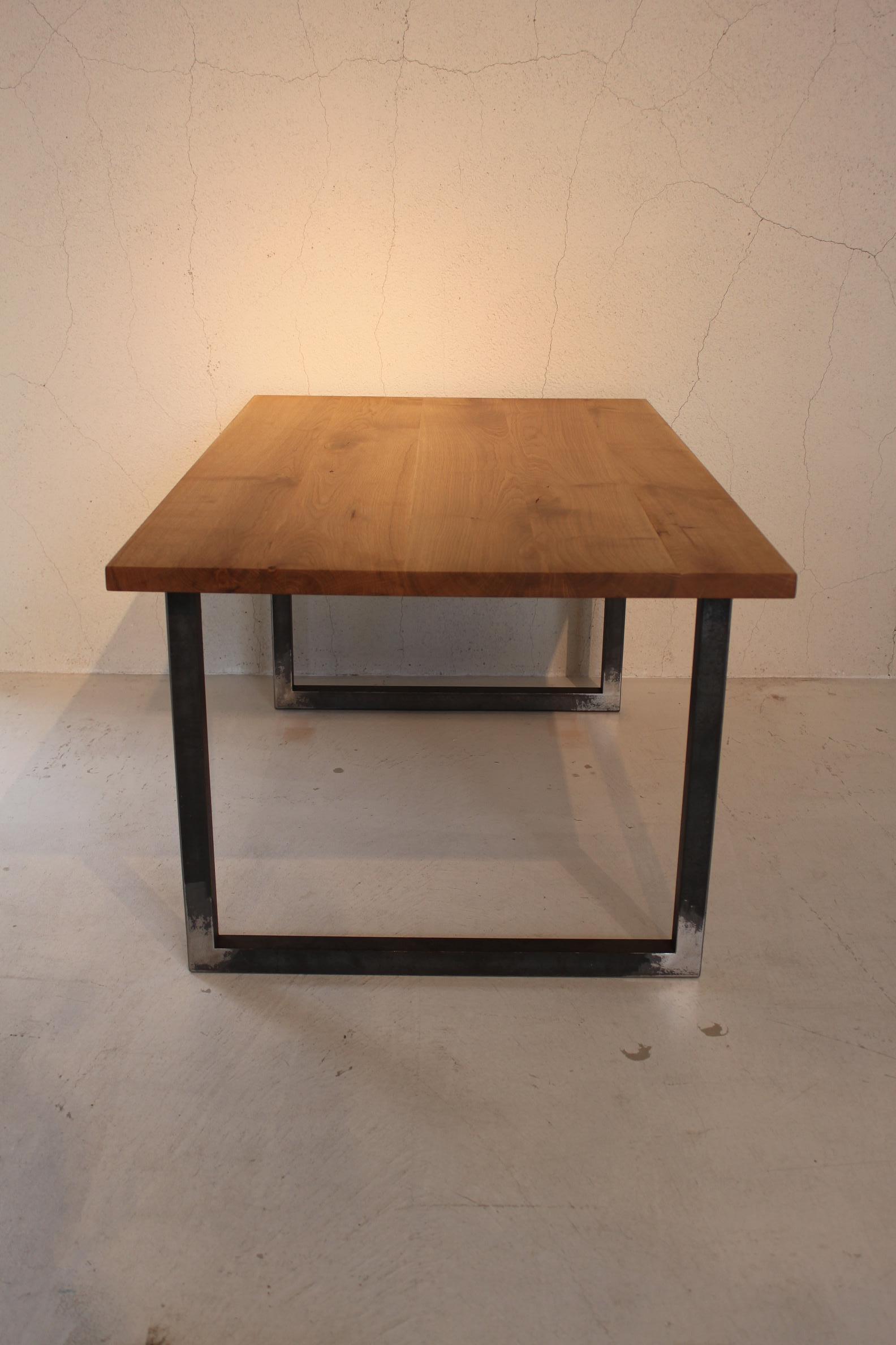 TH TABLE_c0146581_20293034.jpg