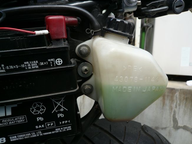 バイクメンテナンス　冷却水交換編_f0097683_1744189.jpg