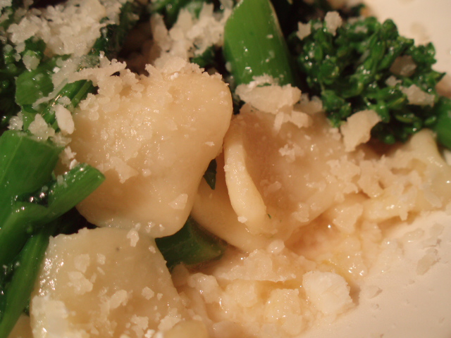 Orecchiette con cime de rapa_e0177330_3584314.jpg