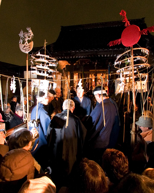 Akatsuka Suwa Shrine,Taasobi　赤塚諏訪神社「田遊び」の「どんど焼き」_d0108602_13945.jpg