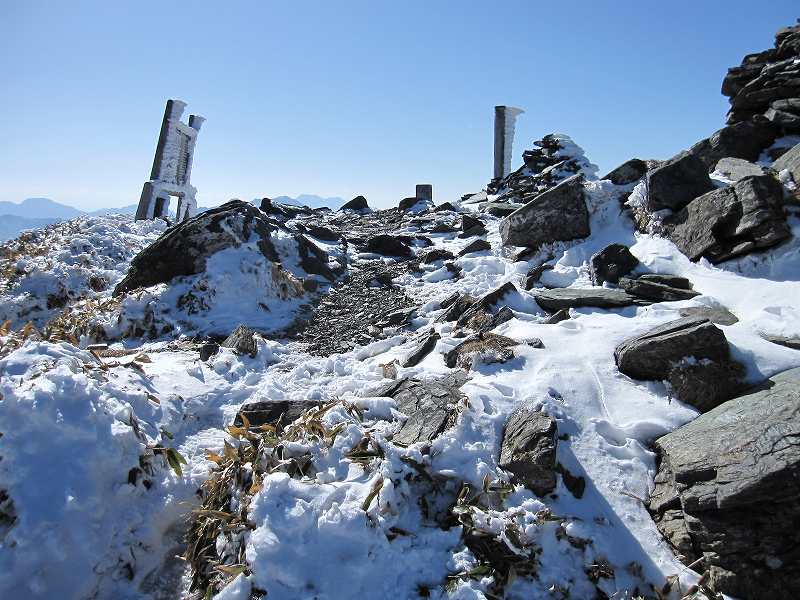 愛媛県　大永山トンネルから　ちち山・笹ヶ峰　　眺めが非常にいいです　_b0124306_2211546.jpg