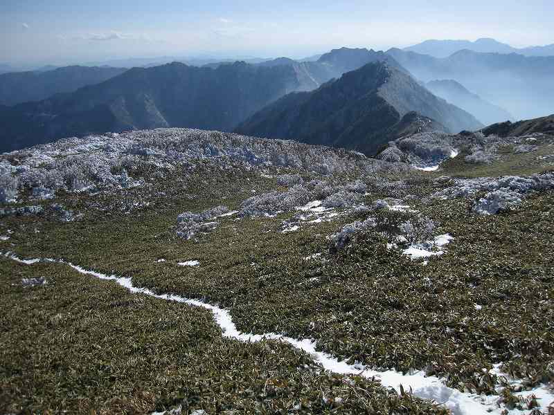 愛媛県　大永山トンネルから　ちち山・笹ヶ峰　　眺めが非常にいいです　_b0124306_2225880.jpg