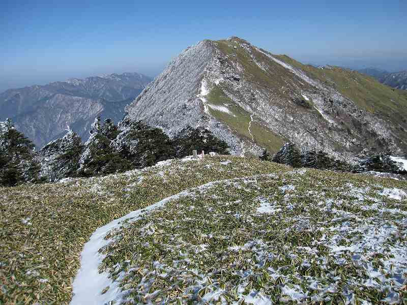 愛媛県　大永山トンネルから　ちち山・笹ヶ峰　　眺めが非常にいいです　_b0124306_2235741.jpg