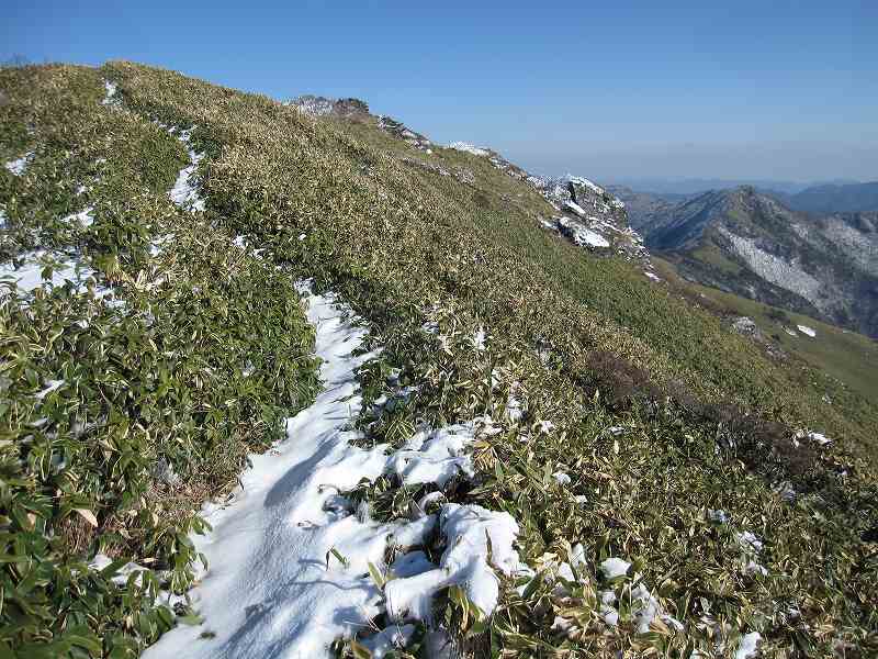 愛媛県　大永山トンネルから　ちち山・笹ヶ峰　　眺めが非常にいいです　_b0124306_22414487.jpg