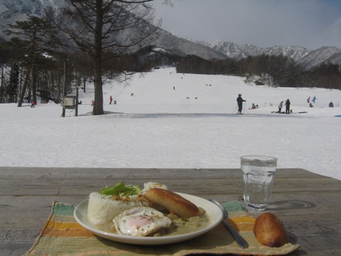 爺ヶ岳スキー場賑わってます!_b0140235_2037278.jpg
