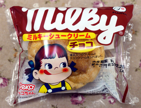 ローソン　不二家　ミルキーシュークリーム　チョコ_c0208328_0402919.jpg