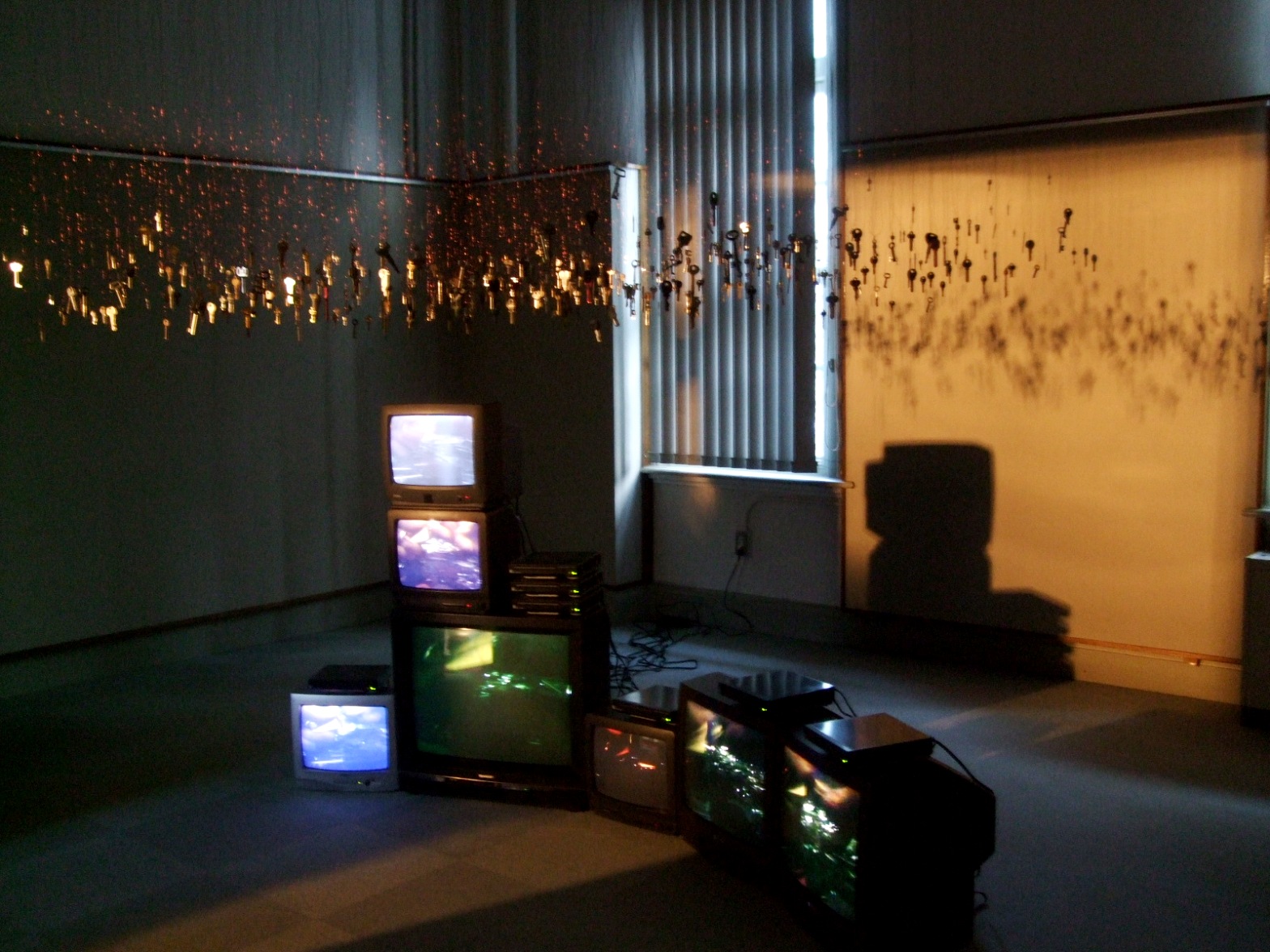 1208)　①資料館　「2009年度道教育大学岩見沢校　卒業展(5人の個展)」　終了・2月16日（火）～2月21日(日)_f0126829_1146426.jpg