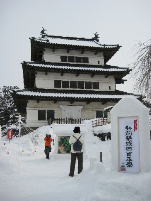 冬の津軽を歩く(2)弘前城の雪燈籠まつり_c0013687_22419.jpg