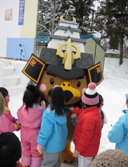 冬の津軽を歩く(2)弘前城の雪燈籠まつり_c0013687_2251833.jpg