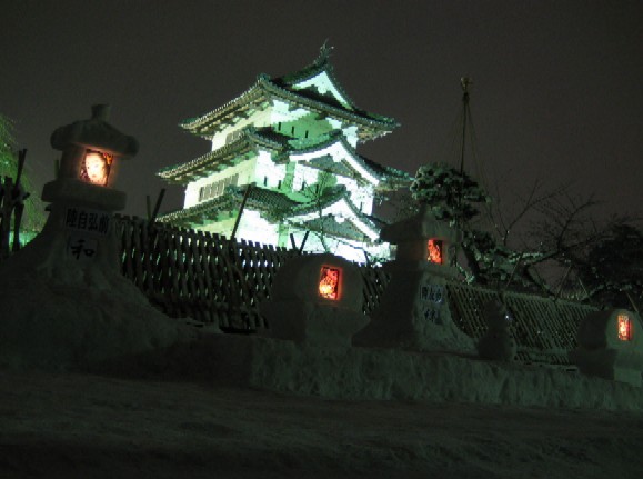 冬の津軽を歩く(2)弘前城の雪燈籠まつり_c0013687_2281546.jpg