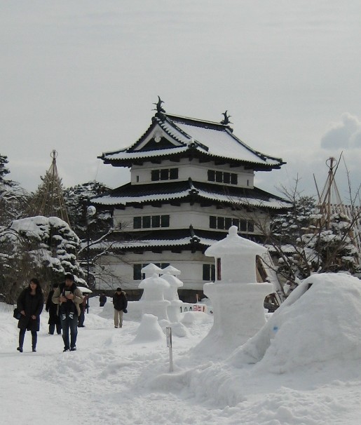 冬の津軽を歩く(2)弘前城の雪燈籠まつり_c0013687_22192871.jpg