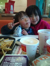 マクドにて_c0113733_3204085.jpg