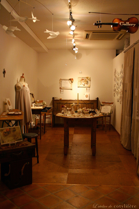 個展*　展示の様子(１)・全景〜メインテーブル_e0073946_11471973.jpg