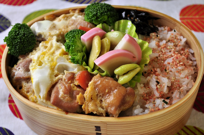 たっぷり親子丼弁当_b0171098_8124349.jpg
