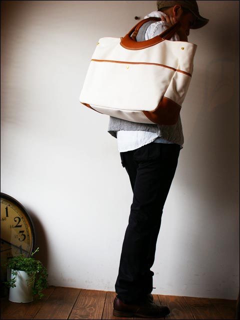 RHYTHM FOOTWEAR/RHYTHM ANOTHER DESIGNS [REVERSIBLE ROUND HANDLE TOTE BAG ]_f0051306_18141445.jpg