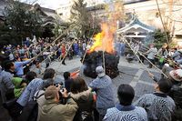 とんど焼き（鳥越神社）_b0089323_18465338.jpg