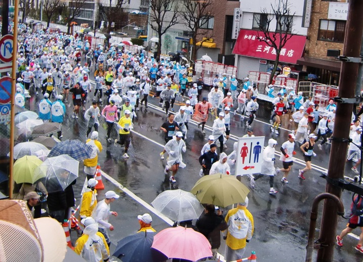 東京マラソン2010 神楽坂下_b0138581_16302854.jpg
