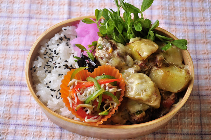 新じゃがチーズ弁当_b0171098_7511368.jpg