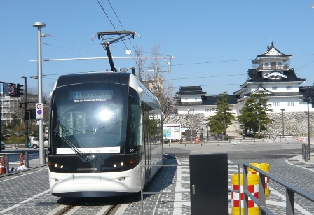 富山城と路面電車。_a0006000_10255085.jpg