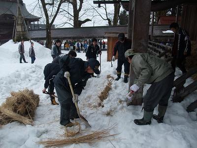 裸押し合い大祭「境内道直し」 大祭準備 水行 _b0092684_1645651.jpg