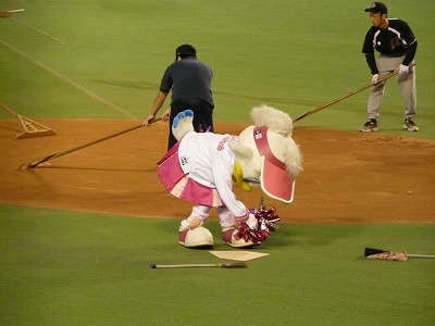 だれ、ホースを踏んでいる子は?_b0166128_1014492.jpg