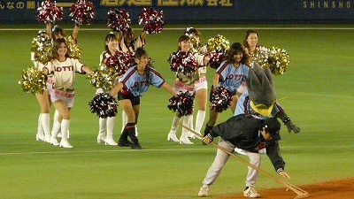 だれ、ホースを踏んでいる子は?_b0166128_12154077.jpg